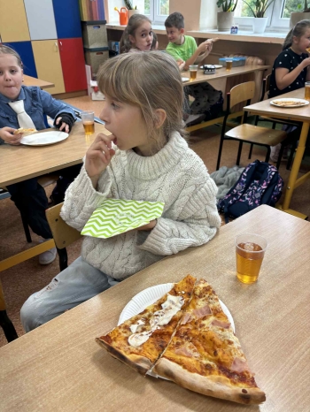 556421379_1243758707554631_4022040256008251775_n