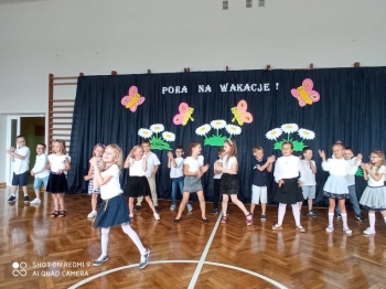 Występ taneczny dzieci z grupy VIII