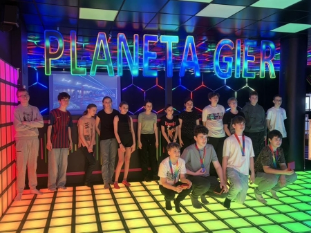 6 marca uczniowie klasy 7a  aktywnie świętowali Dzień Kobiet