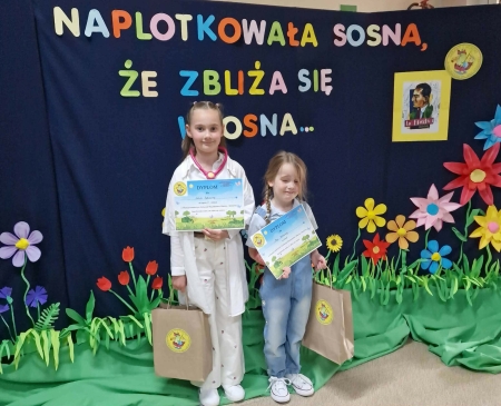 Udział w Międzyprzedszkolnym  Konkursie Recytatorskim pt. „NAPLOTKOWAŁA SOSNA, ŻE ZBLIŻA S